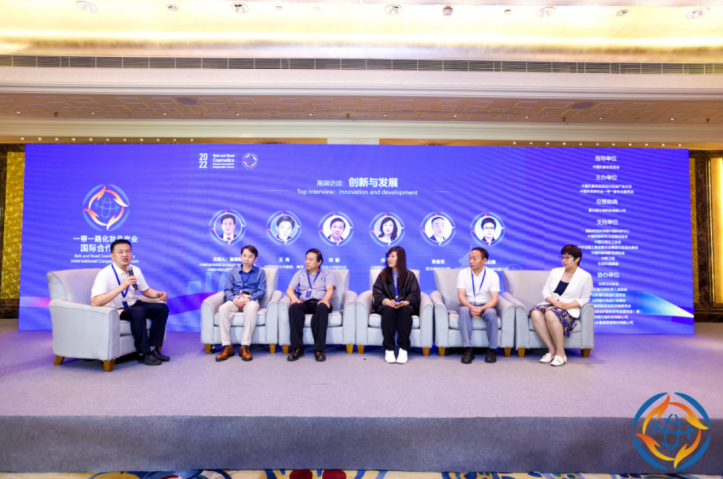 ����ʱ���������ǲ�����z6mg�촴Ʒ��ޢ֮����չ��һ��һ�𡱻����⽻(ͼ1)